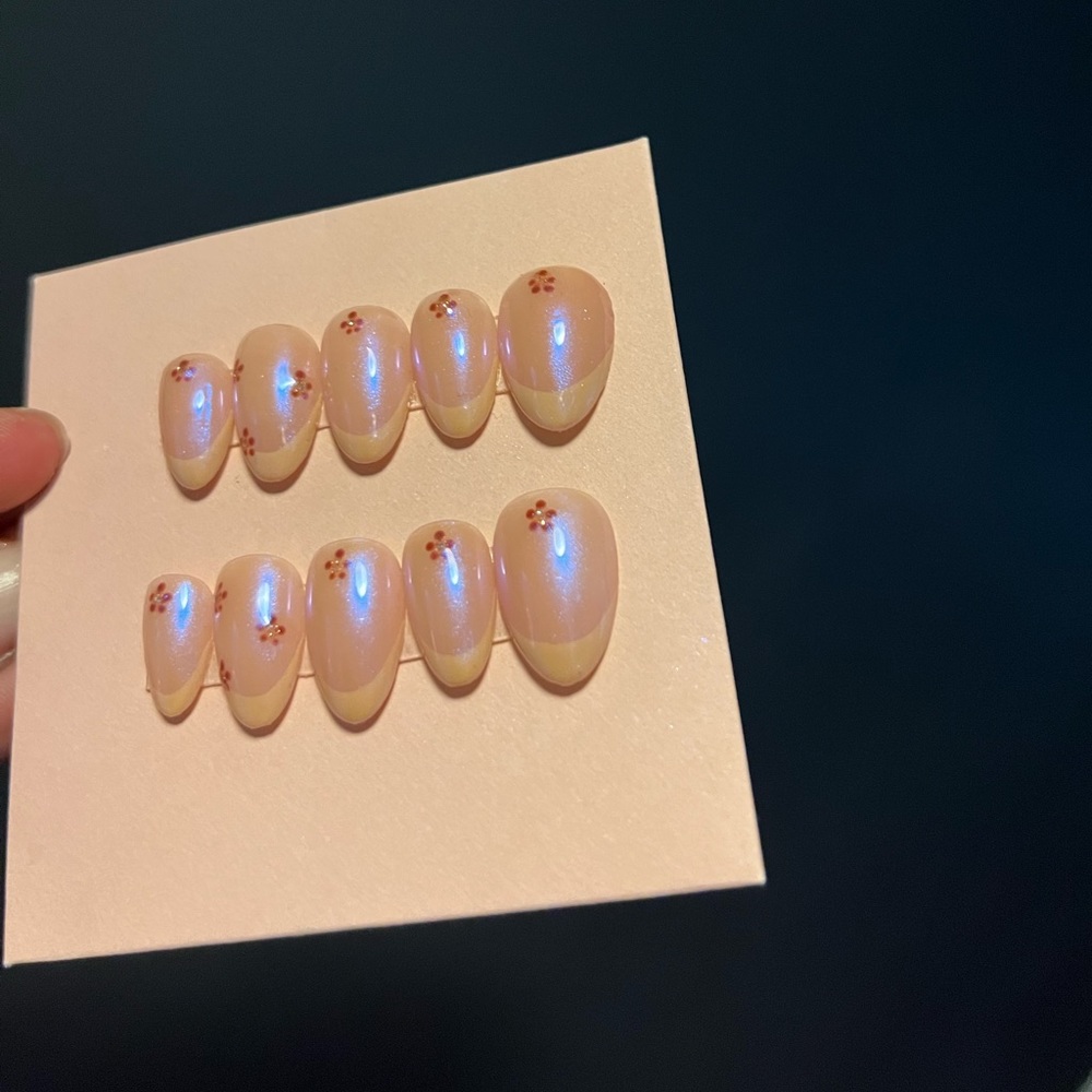 Press on nails - Picture 4 of 4